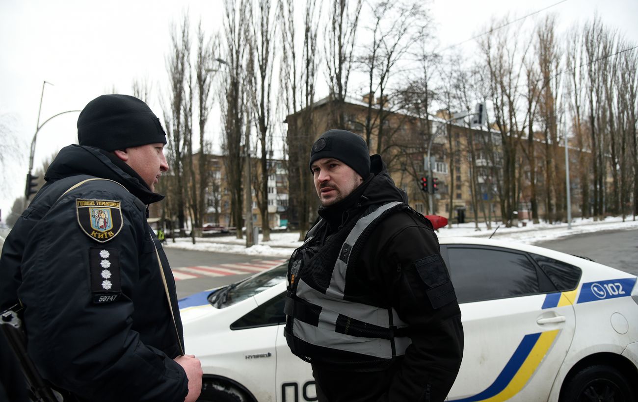 Зображення новини: У Києві поблизу Подільсько-Воскресенського моста виявили небезпечну знахідку (фото)