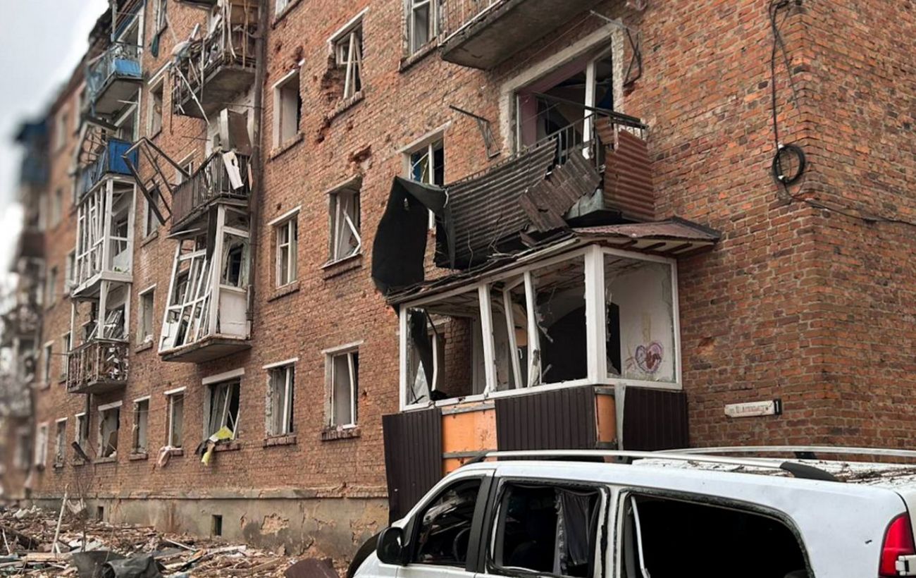 Зображення новини: РФ кинула авіабомби на гуртожиток на Сумщині: є поранені, серед них дитина