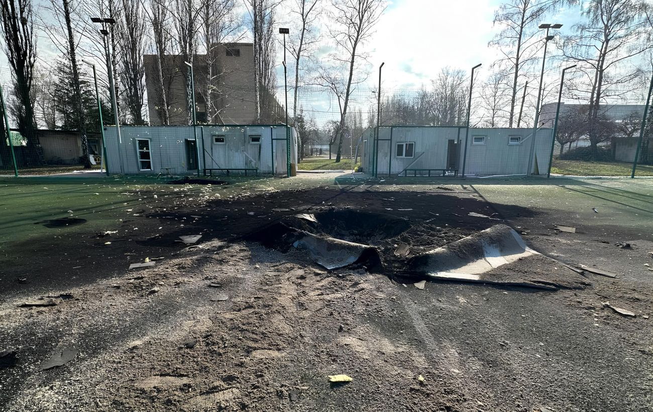 Зображення новини: РФ вдарила дронами по спортивній арені в Полтаві, де базувалась дитяча школа (відео)