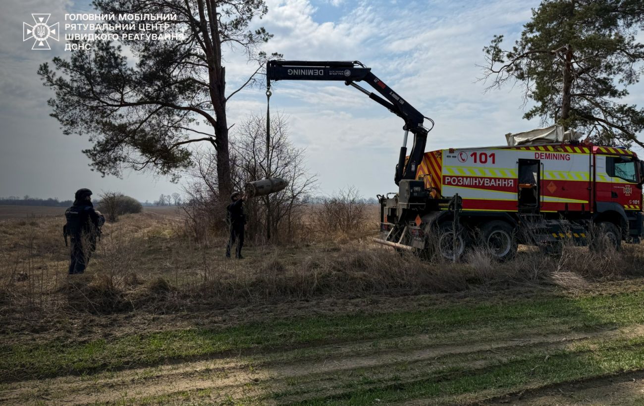 Зображення новини: На Київщині знайшли бойову частину ракети "Кинджал" (фото)