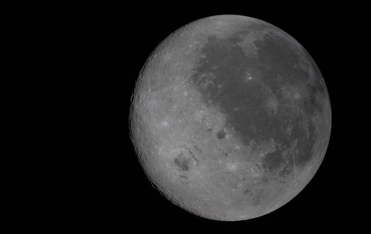 Зображення новини: "Захід Землі" та сонячне затемнення: в NASA показали вражаючі фото місії "Артеміда-2"