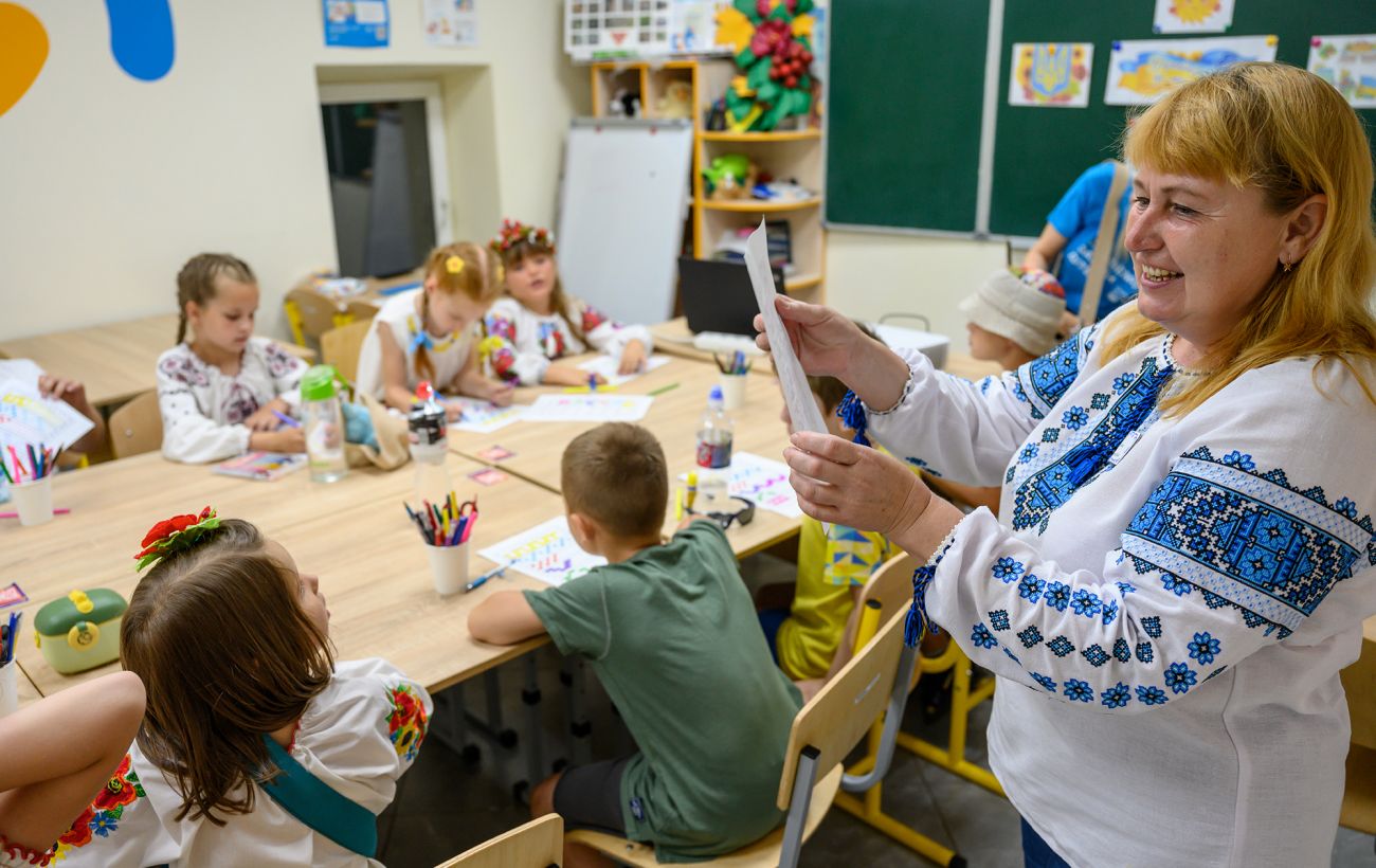 Зображення новини: Зарплати вчителів зросли на 30%: у яких громадах виплачують найбільші надбавки