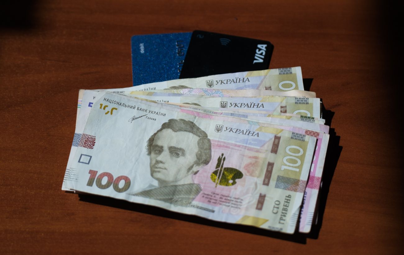Зображення новини: Виплата 1500 гривень з 8 квітня: хто отримає гроші автоматично та кому принесе листоноша