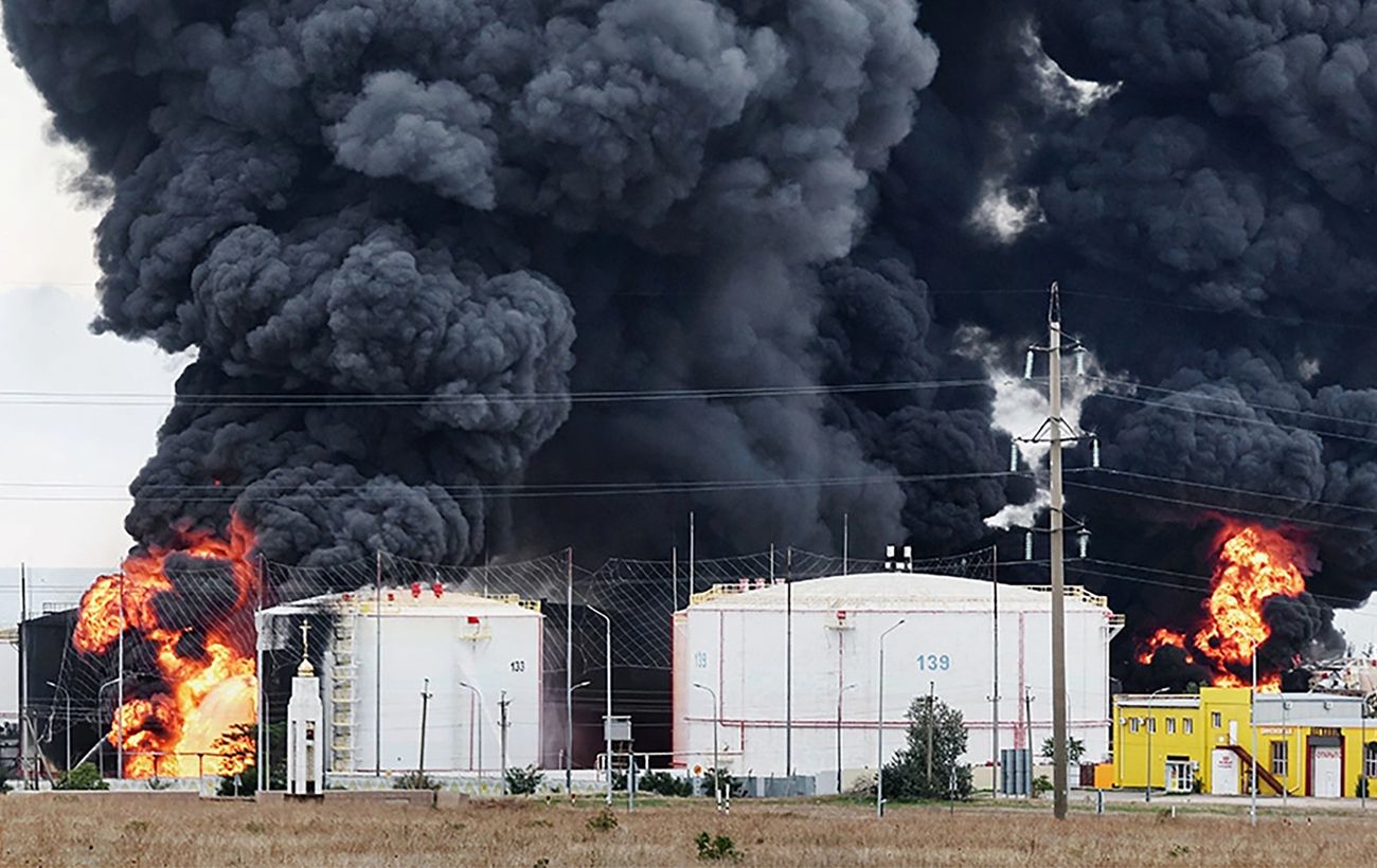 Зображення новини: З'явилися супутникові фото пожежі на нафтобазі у Феодосії: палають нові резервуари