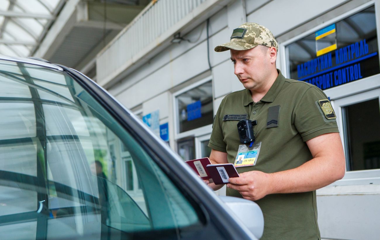 Зображення новини: Правила жорсткіші? Чи досі працює система "Шлях" і як з України виїжджають водії