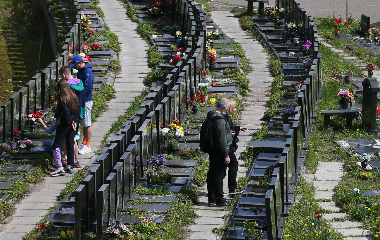 Зображення новини: На Проводи ніяких сліз? Чим Радониця відрізняється від поминальних субот - відповідь священника