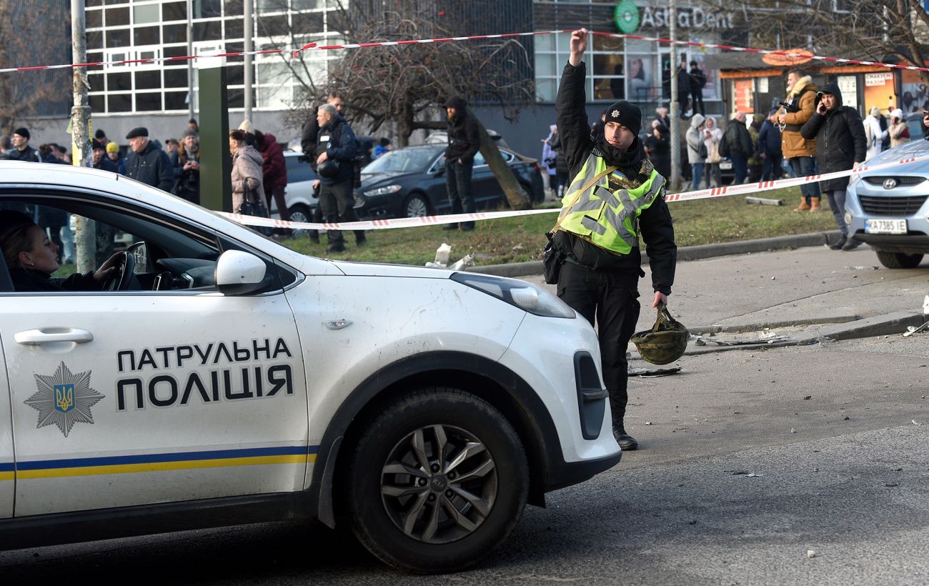 Зображення новини: У Чернігові біля готелю "Градецький" стався інцидент зі зброєю