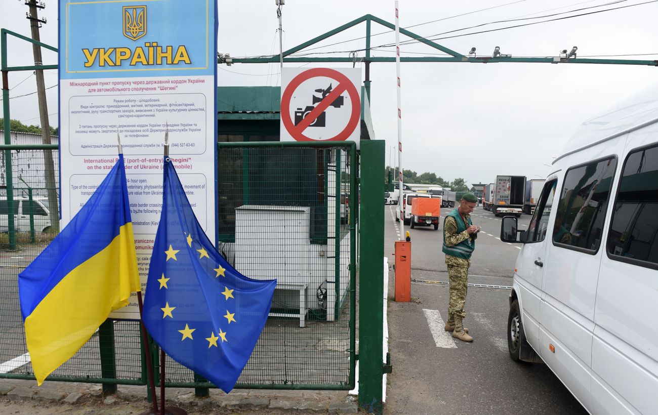 Зображення новини: Не лише військові. Кого з жінок можуть не випустити за кордон і як працюють перевірки