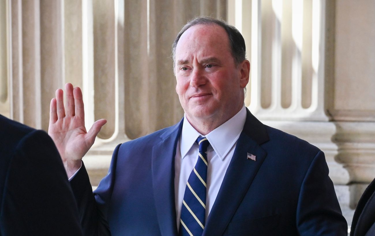 Зображення новини: Глава ВМС США раптово пішов у відставку після конфлікту через Трампа, - WSJ