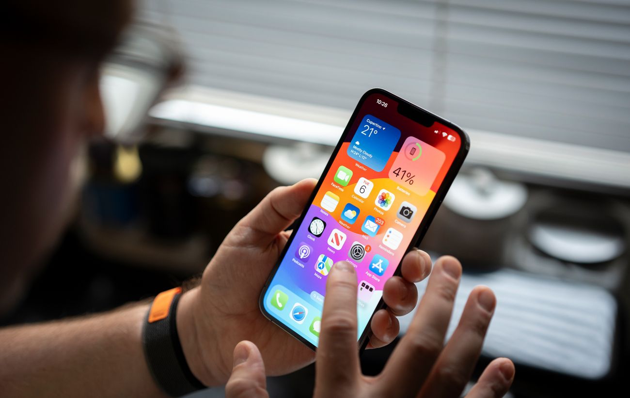 Зображення новини: Ювілейний iPhone змінить дизайн: як працюватиме екран Liquid Glass від Apple
