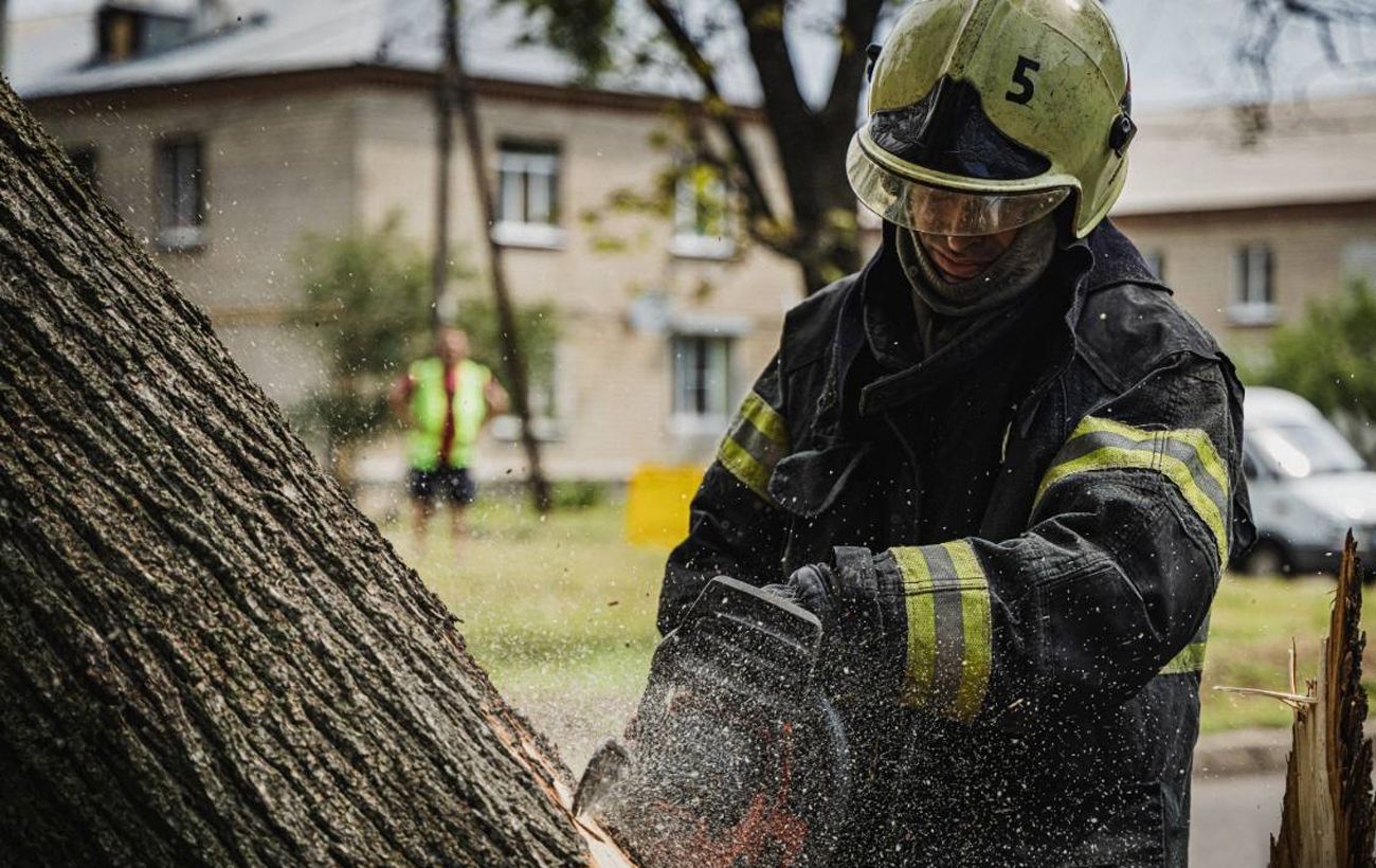 Зображення новини: Небезпечний шторм відступає: що відомо про кількість жертв і наслідки негоди в Україні