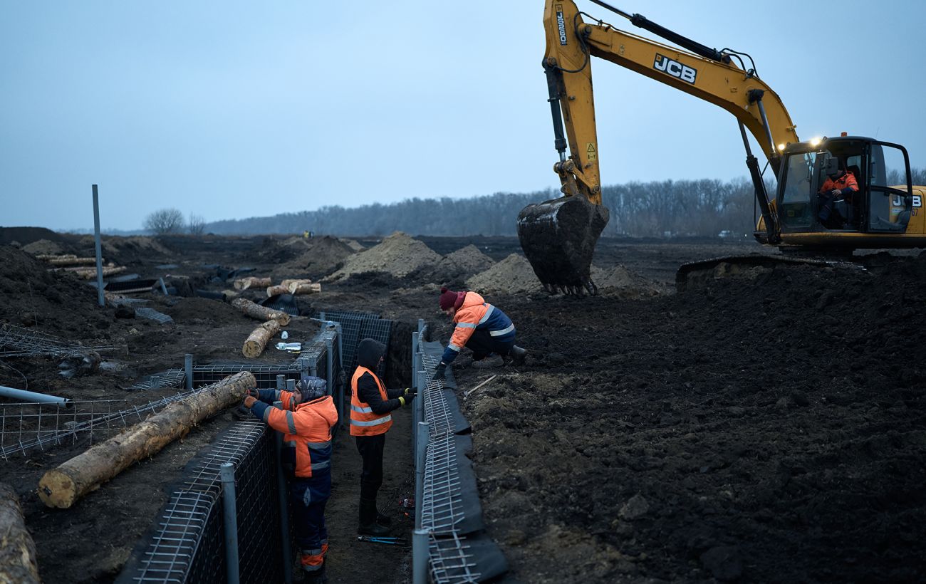 Зображення новини: В Україні зводять суцільну лінію оборони від Київського водосховища і до Сум, - ЗСУ