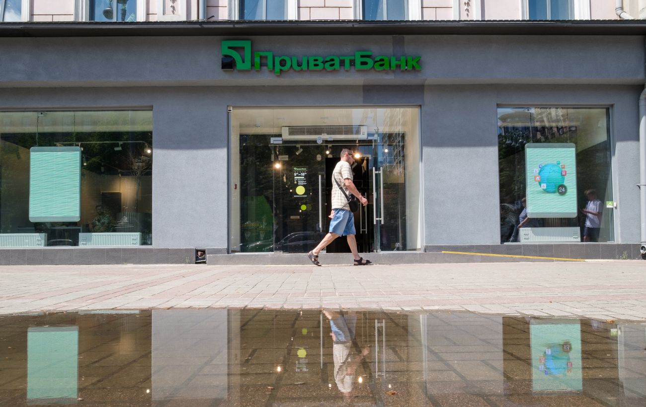 Зображення новини: ПриватБанк чи Ощадбанк: де вигідніше купувати долари 3 липня