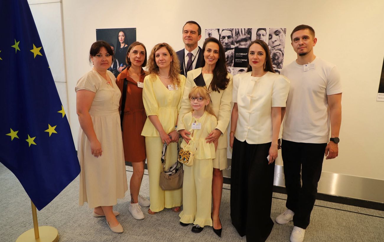 Зображення новини: Портрети війни. У Брюсселі показали проєкт про українців, які відновлюють обличчя після поранень