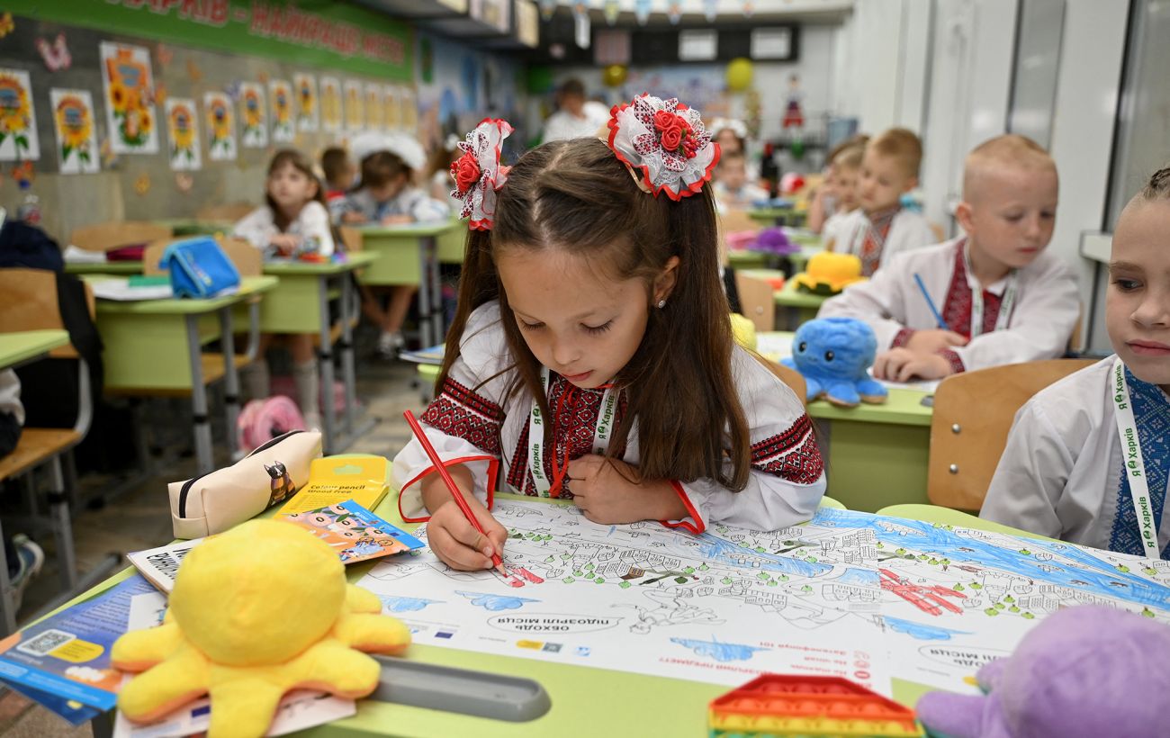 Зображення новини: 5000 гривень на дитину: коли батьки першокласників отримають виплати "Пакунок школяра"