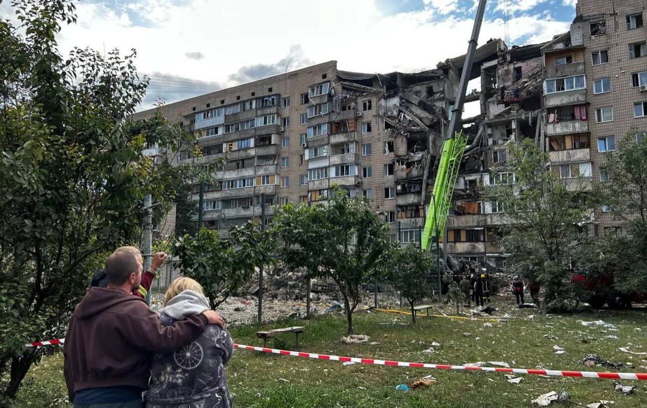 Зображення новини: Жертви, зруйновані багатоповерхівки, евакуація у Вишневому: головне про атаку на Київ та область