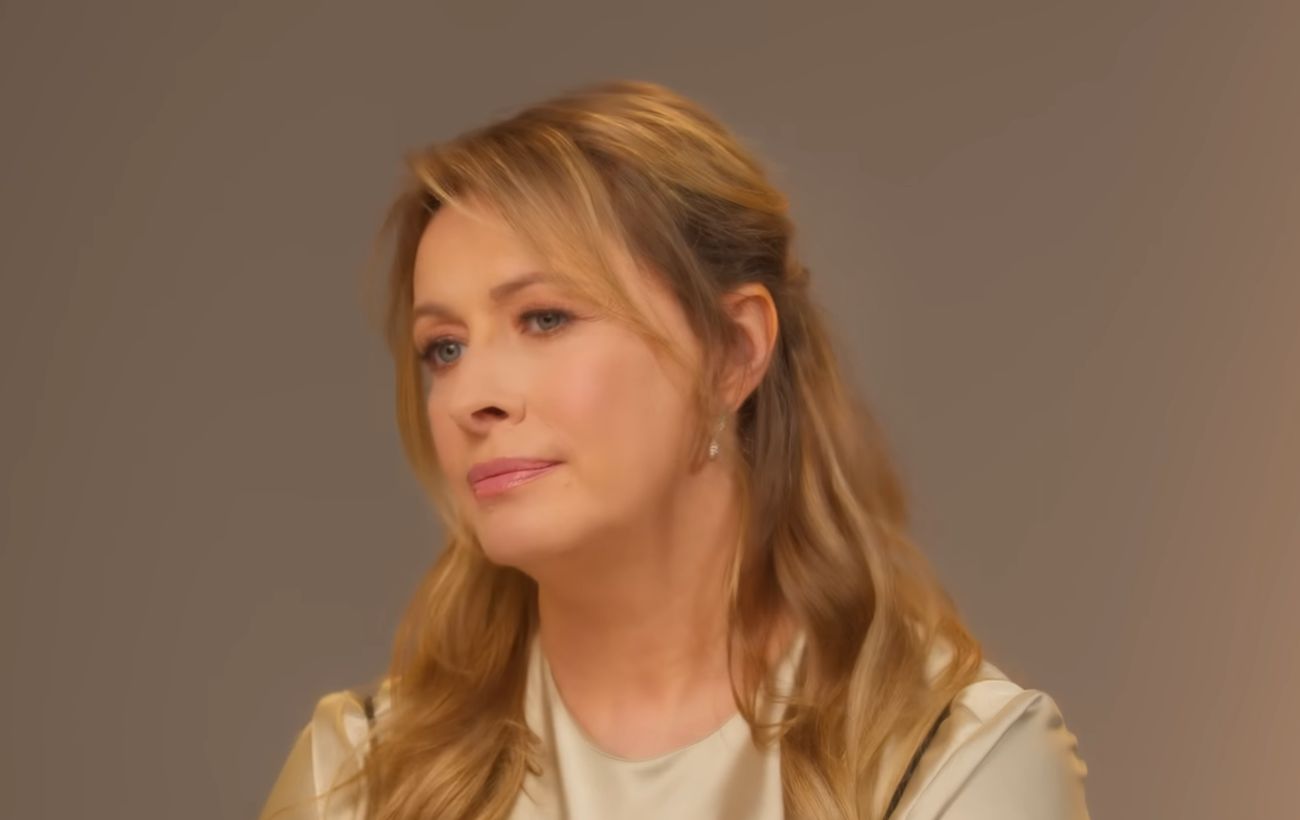 Зображення новини: "Вікна повилітали". Олена Кравець показала, як постраждав її дім після обстрілу (відео)