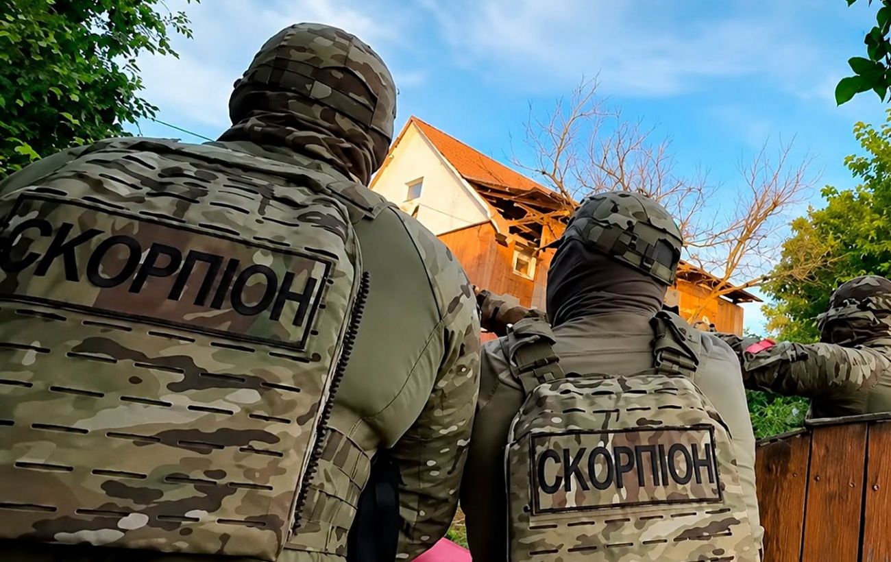 Зображення новини: На Вінничині зі спецназом затримали військового в СЗЧ, він відбивався сокирою