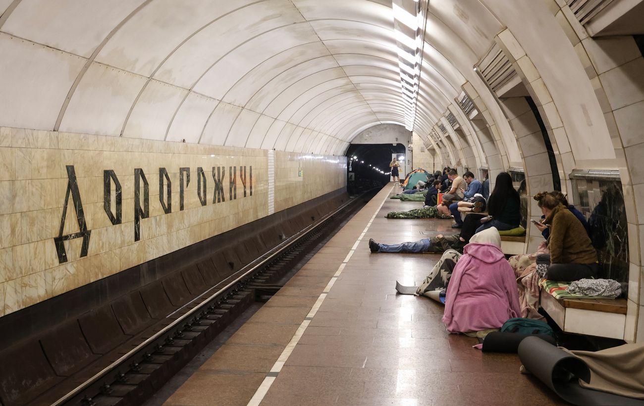 Зображення новини: Чому потяги метро Києва не залишають на станціях в нічну тривогу: офіційна відповідь
