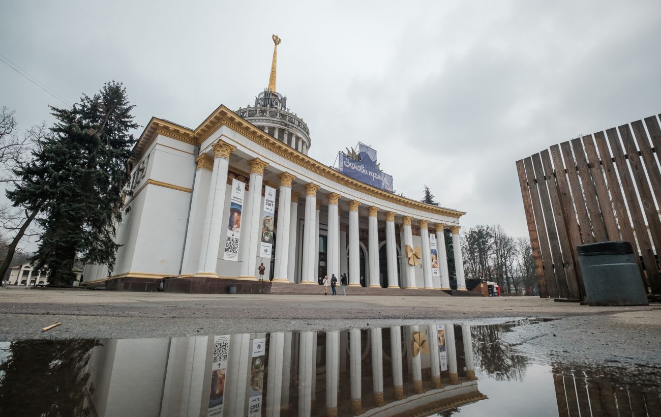 Зображення новини: Серп і молот на ВДНГ: чому досі не демонтували символи СРСР і що з ними буде далі