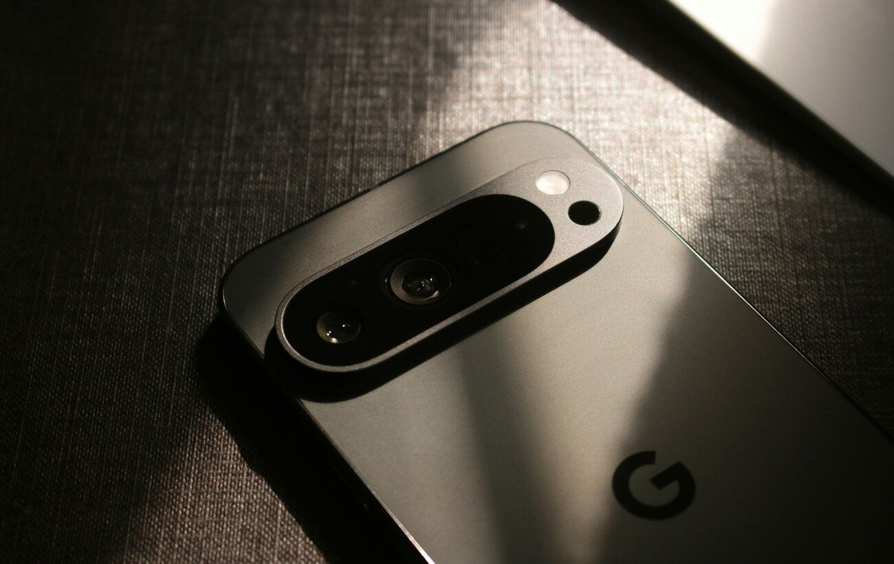 Зображення новини: Новий колір та блок камер: у мережу злили дизайн Google Pixel 11 Pro Fold