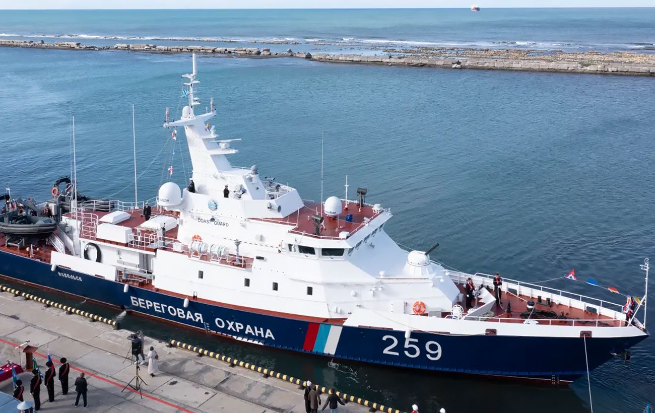Зображення новини: У Керчі уражено сторожовий корабель "Светляк", у Ярославлі НПЗ: деталі ударів від Генштабу