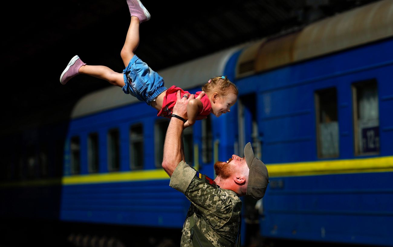 Зображення новини: В Україні змінять правила служби для вагітних військових та батьків-одинаків: деталі