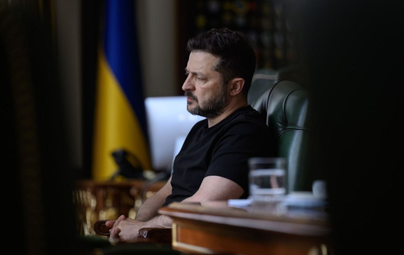 Зображення новини: Зеленський обговорив з топкомандиром рішення проти штурмів РФ на Донеччині