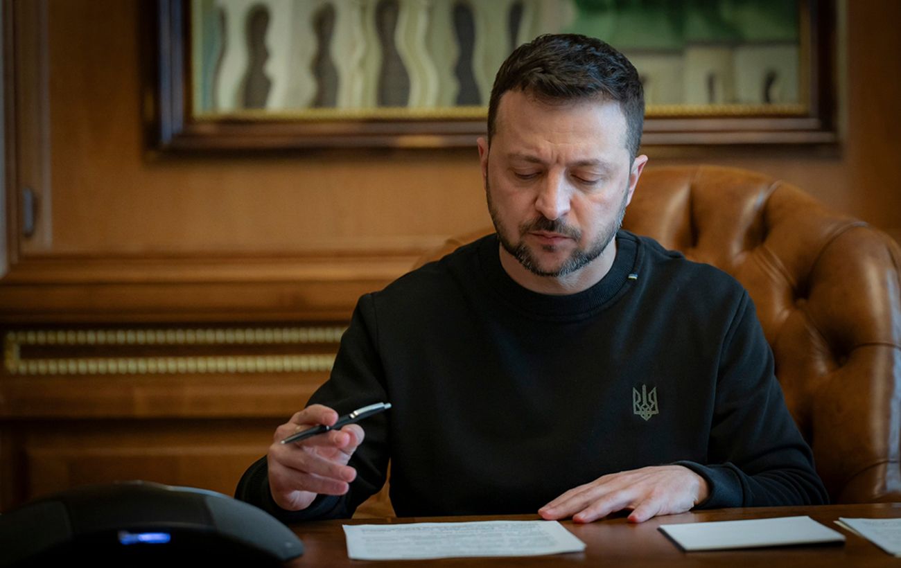Зображення новини: Зеленський підписав продовження мобілізації і воєнного стану ще на 90 днів