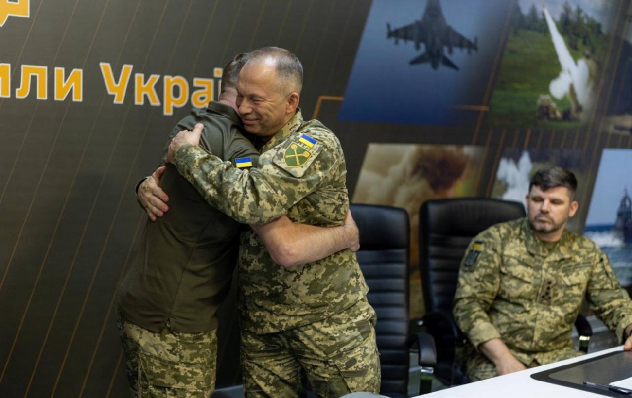 Зображення новини: Сирський передав посаду Драпатому і заявив про "новий етап" попереду