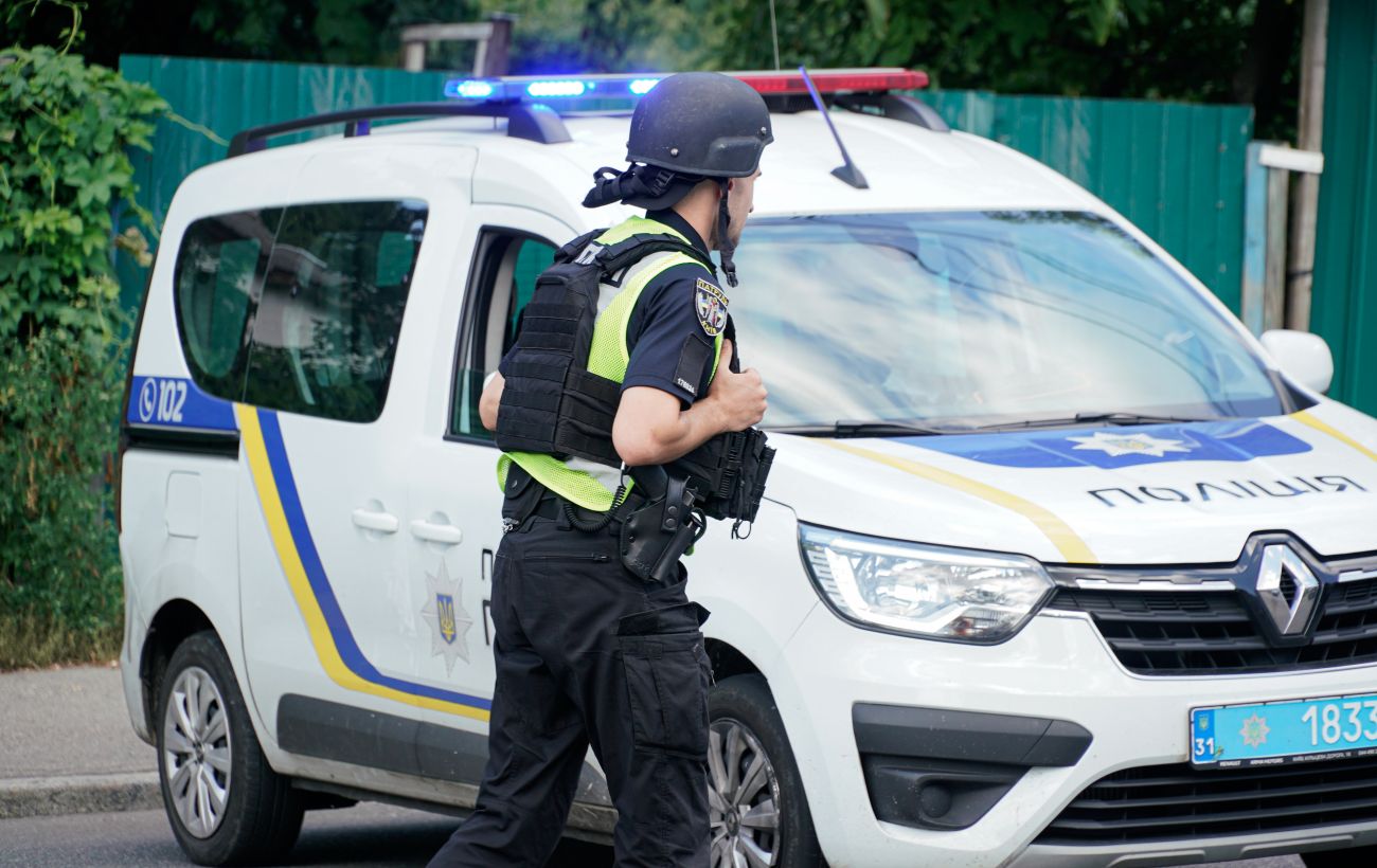 Зображення новини: Біля ресторану в Києві знайшли куртку з гранатами