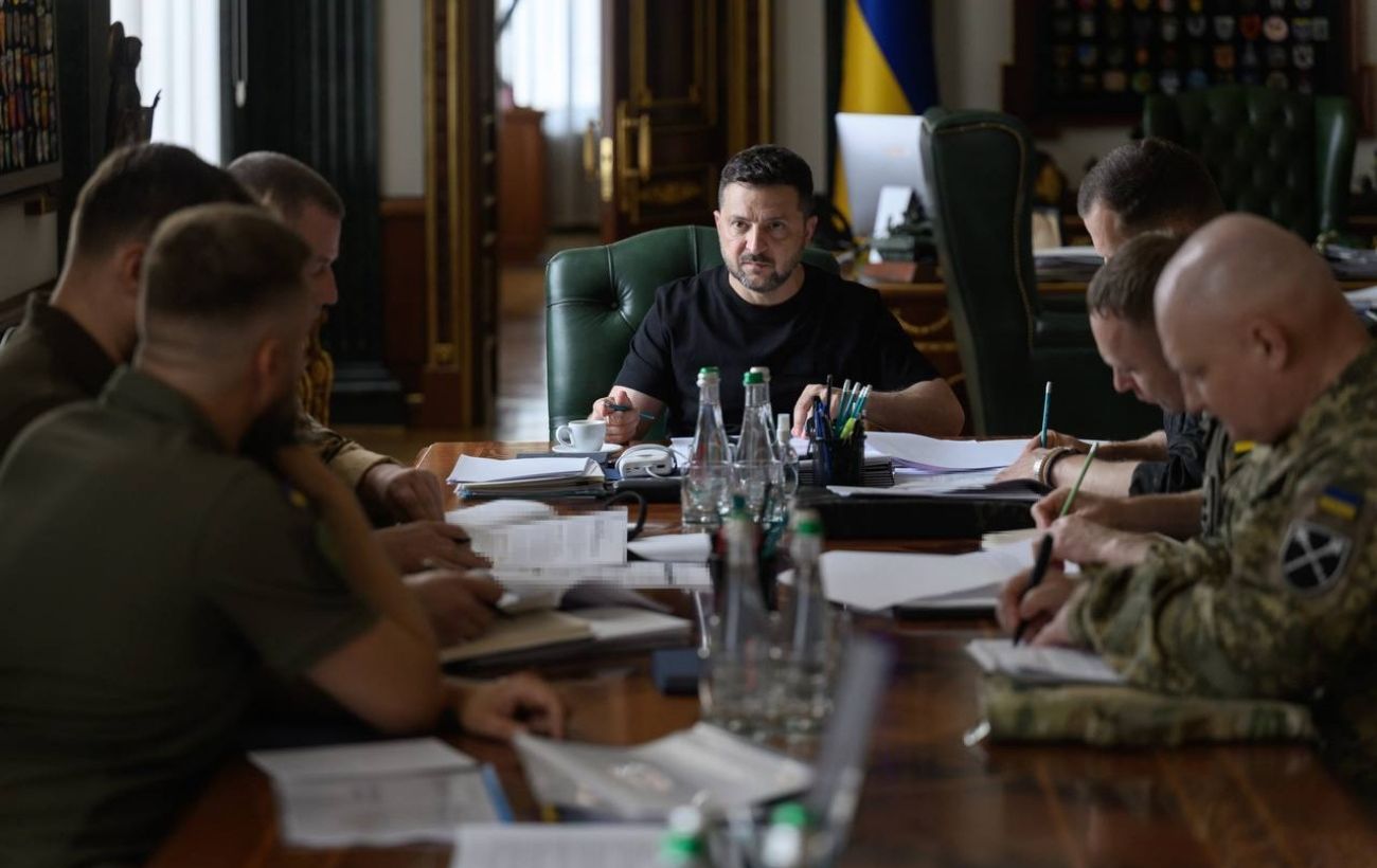 Зображення новини: Зеленський погодив з Драпатим та Хмарою нові цілі для дипстрайків по РФ