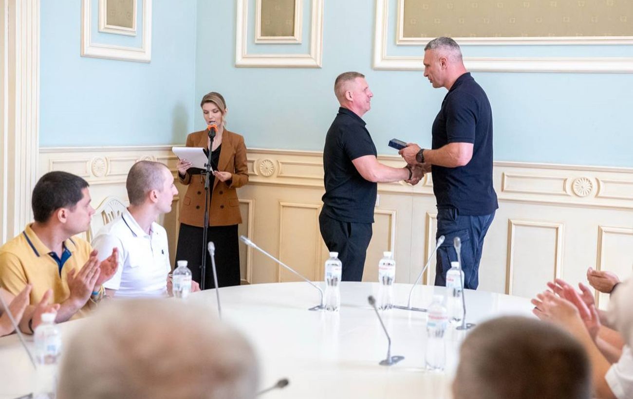 Зображення новини: Підтримка звільнених з полону: Кличко розповів про допомогу захисникам від Києва