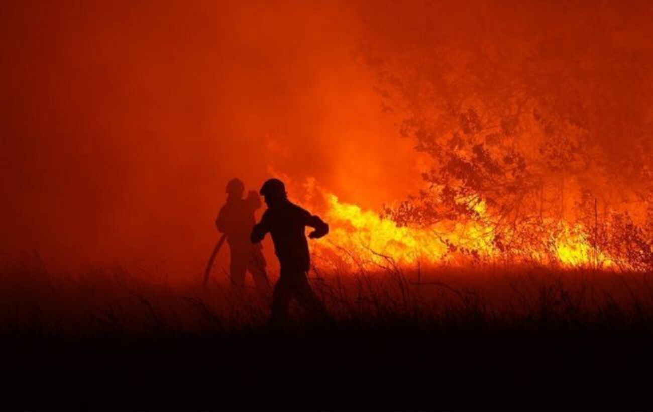 Зображення новини: Масштабні пожежі охопили Францію: горять десятки тисяч гектарів лісу, людей евакуюють