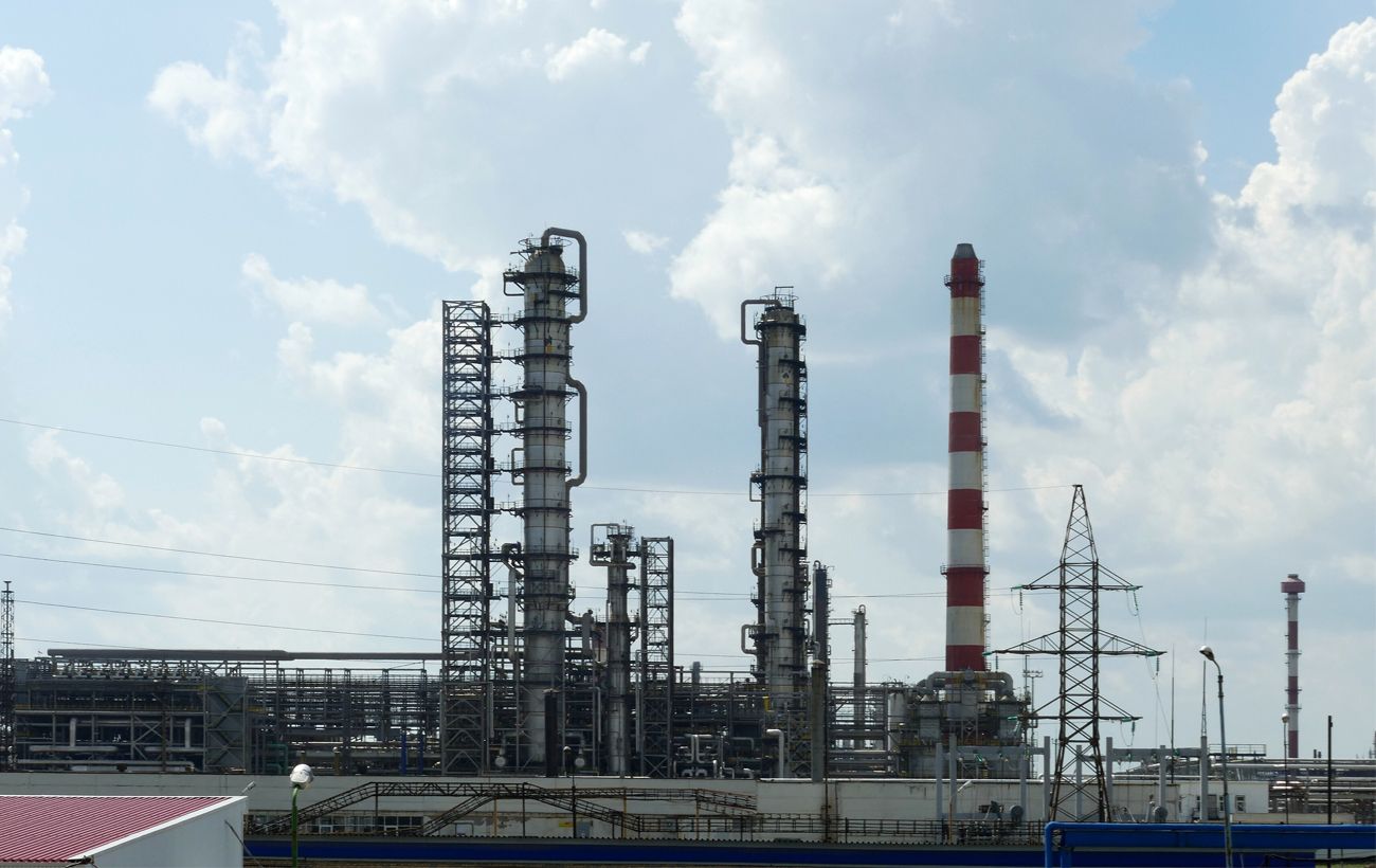 Зображення новини: ЗСУ ударили по НПЗ із топ-5 найбільших у РФ і базі катерів в Криму (відео)