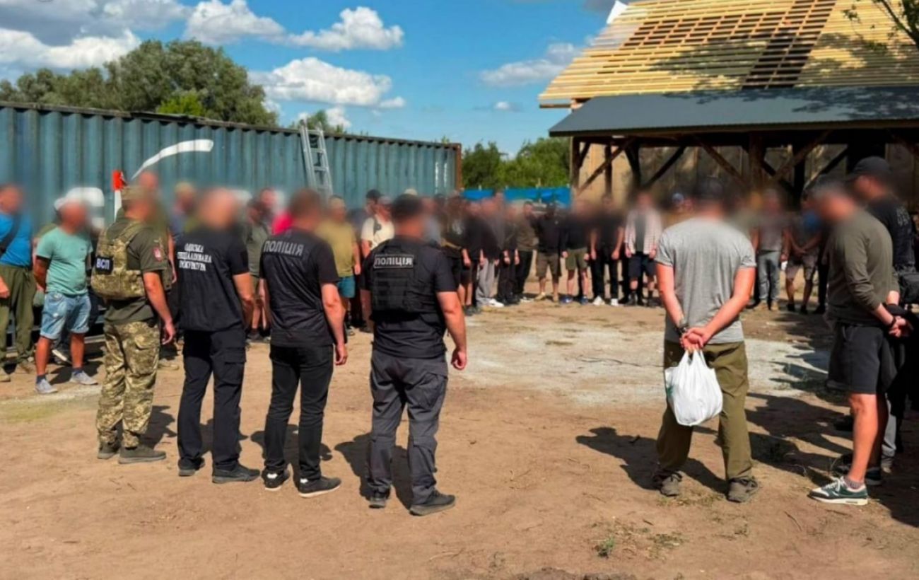 Зображення новини: На Одещині 83 військових будували дім для командира частини