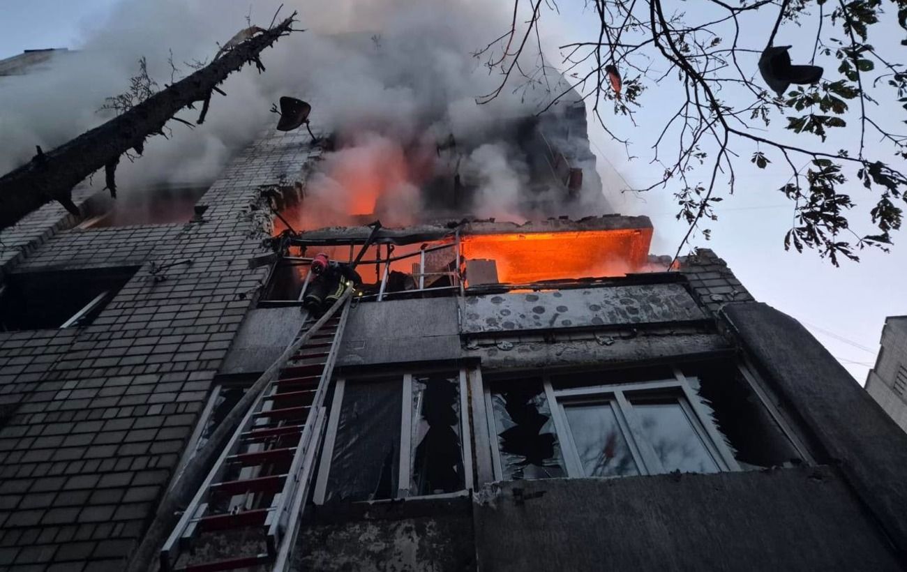 Зображення новини: 93-річну жінку дістали з-під завалів у Львові, двох людей ще шукають