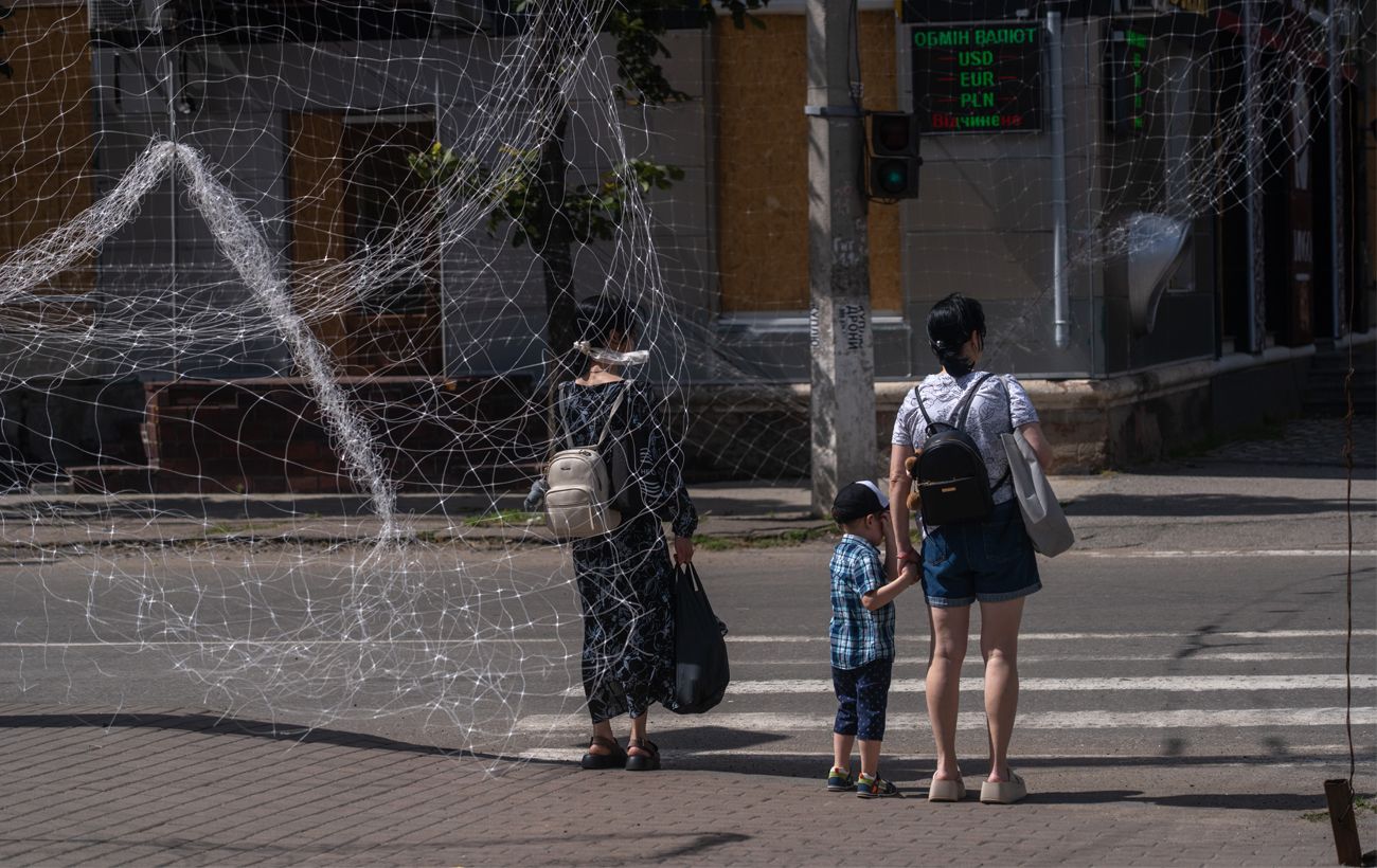 Зображення новини: "Поки є вода, ми залишаємося". Як живе Слов'янськ за 10 кілометрів від фронту