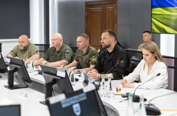 Зображення новини: Україна фокусується на технологічній перевазі у війні і розраховує на підтримку США – Євгеній Хмара